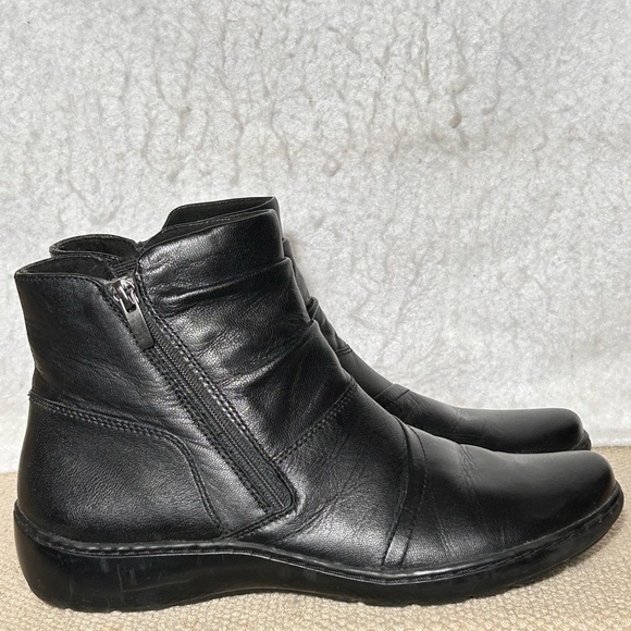 Clarks Shoes - Clarks Womens Black Cora Pace Leather Side Zip Ankle Booties Shoes SZ 9.5M